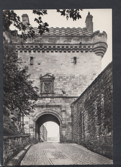 Scotland Postcard - Edinburgh Castle - The Portcullis Gate   RR6355