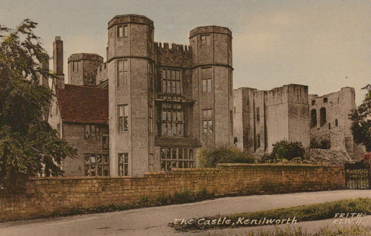 Warwickshire Postcard - The Castle, Kenilworth   RS22796