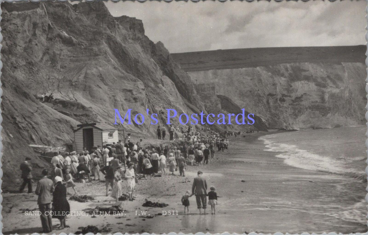 Isle of Wight Postcard - Alum Bay Sand Collecting  DC2138