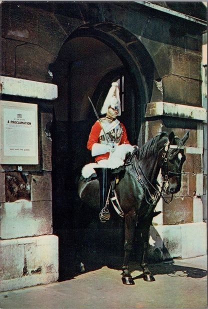 Military Postcard - Mounted Sentry, Horse Guards, Whitehall, London  RR17644