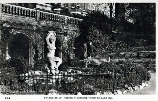 London Postcard - Statue of Aphrodite, Richmond Terrace Gardens  RS40347