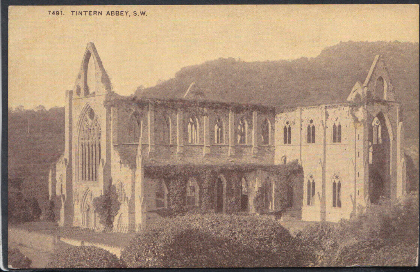 Wales Postcard - Tintern Abbey, Monmouthshire RS11401