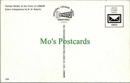 London Postcard - Yeoman Warder at The Tower of London  RS27905