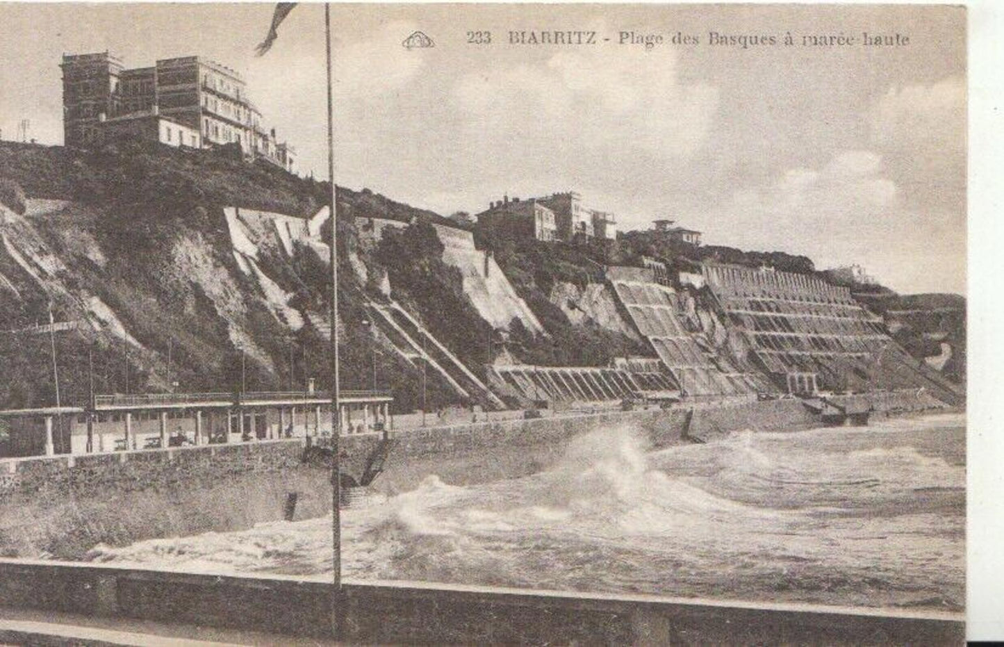 France Postcard - Biarritz, Plage Des Basques a Maree Haute  TZ12229