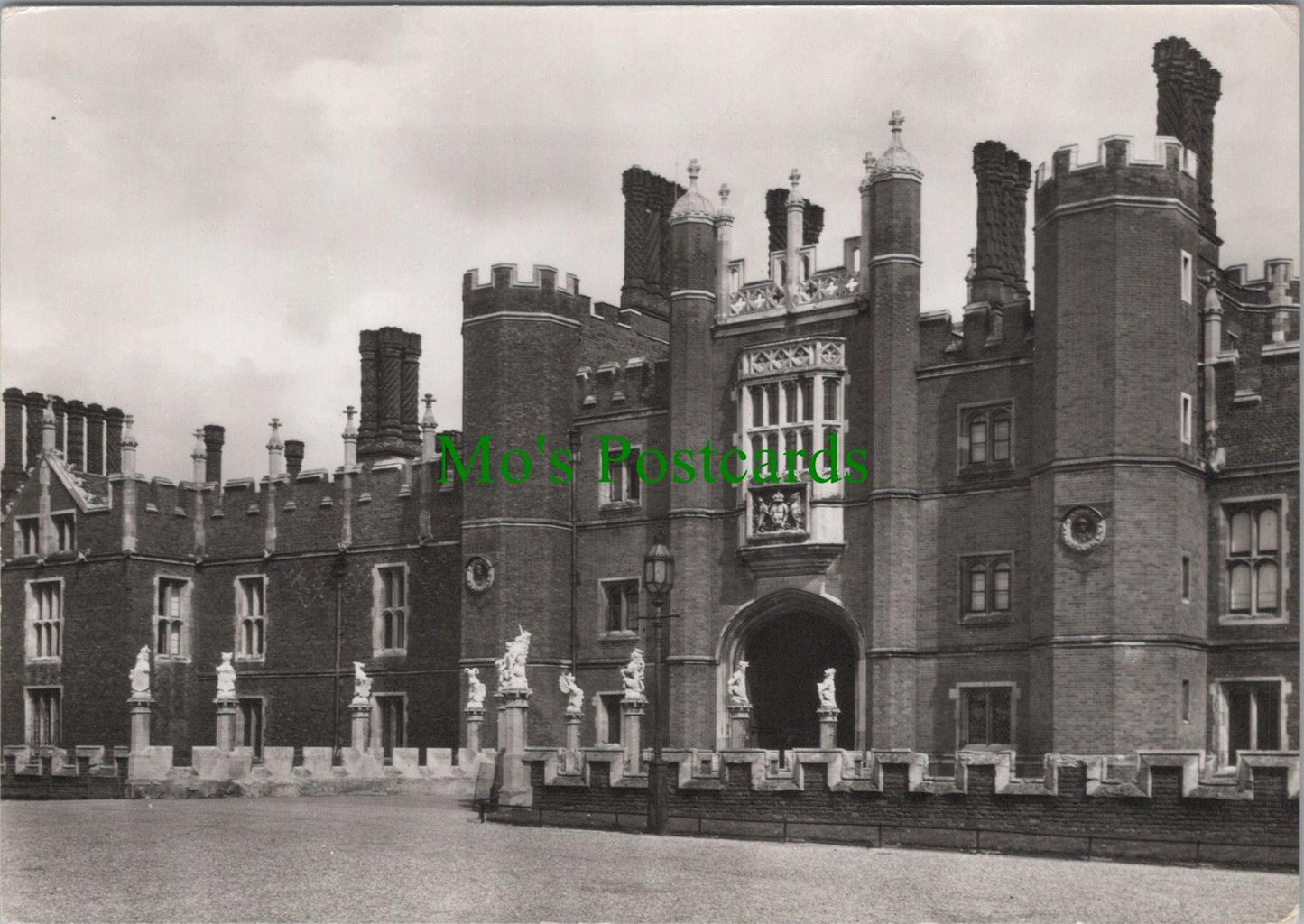 Middlesex Postcard - Hampton Court Palace, The Great Gatehouse RR15054