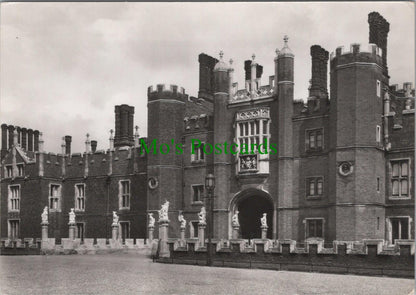 Middlesex Postcard - Hampton Court Palace, The Great Gatehouse RR15054
