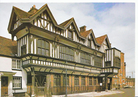 Hampshire Postcard - The Tudor House, Southampton   SM102
