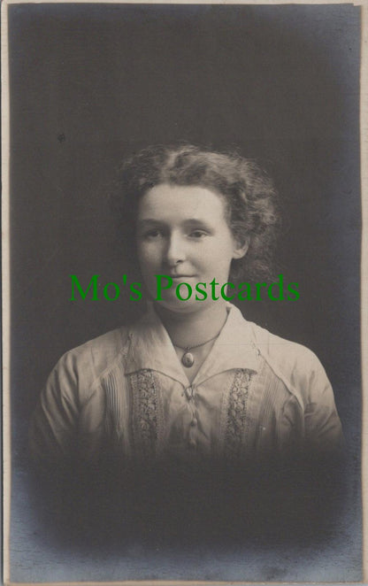 Portrait Postcard - Ancestors, Ladies Fashion, Hairstyle, Womenswear RS33721