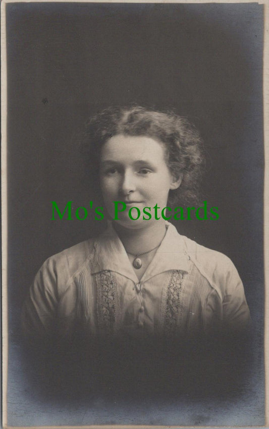 Portrait Postcard - Ancestors, Ladies Fashion, Hairstyle, Womenswear RS33721