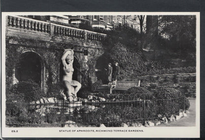 London Postcard - Statue of Aphrodite, Richmond Terrace Gardens   RT2087