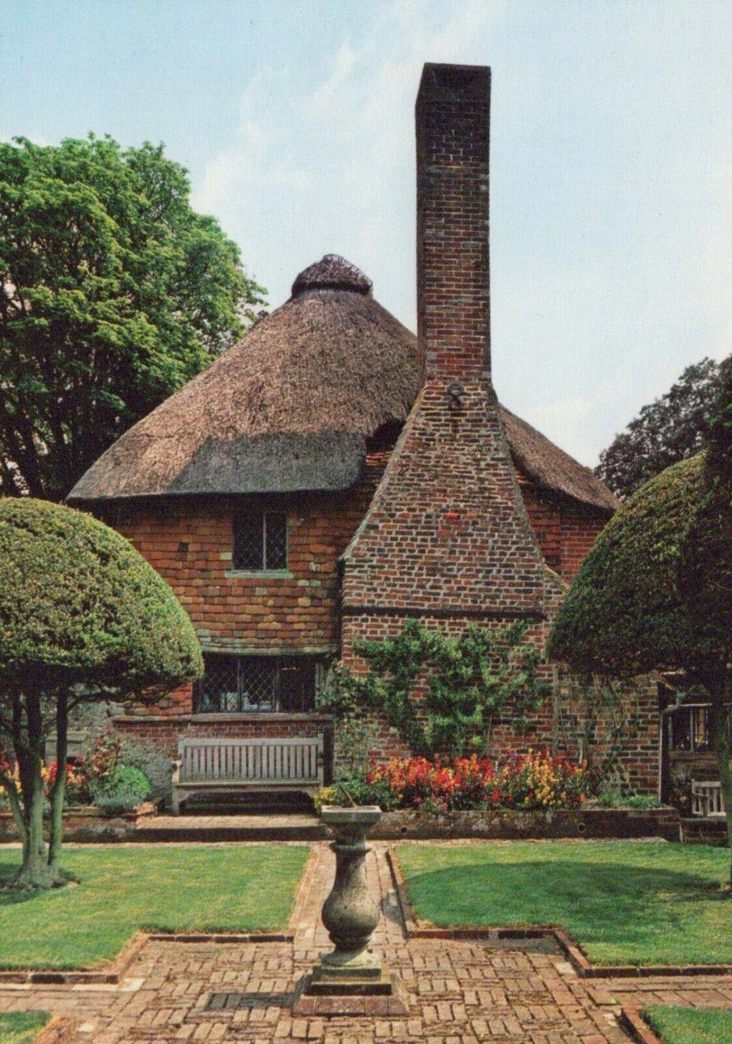 Sussex Postcard - The Old Clergy House, Alfriston    RRR521