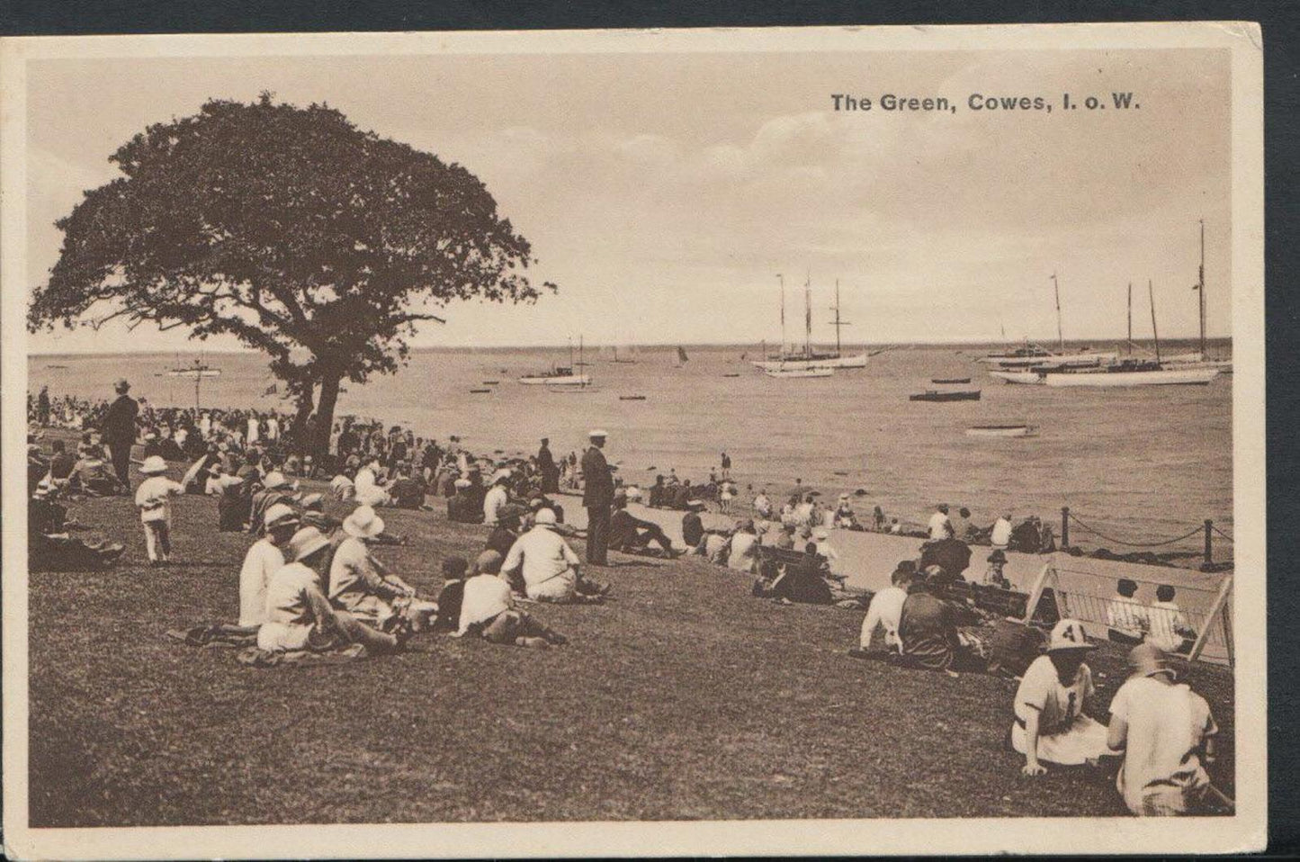 Isle of Wight Postcard - The Green, Cowes     RS10007