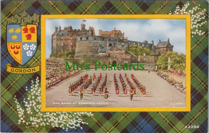 Scotland Postcard - Pipe Bands at Edinburgh Castle, Gordon Tartan DC2607