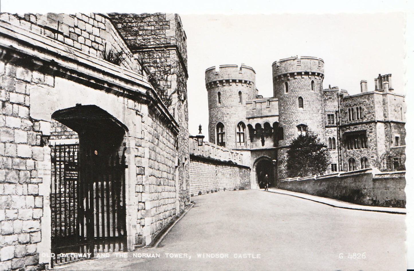 Berkshire Postcard - Old Gateway & The Norman Tower, Windsor Castle   SL302