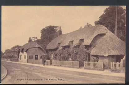 Hampshire Postcard: Basingstoke Hackwood Road Thatched Cottages  T1220