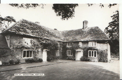 Sussex Postcard:Backsettown Henfield, Historic Farmhouse Country Courtyard 9495A
