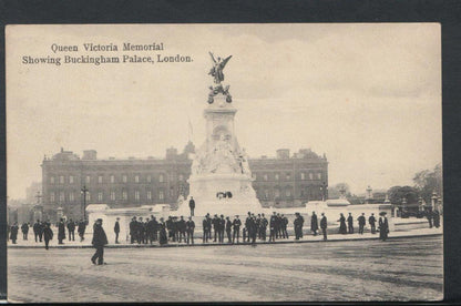 London Postcard - Queen Victoria Memorial Showing Buckingham Palace  RS9949