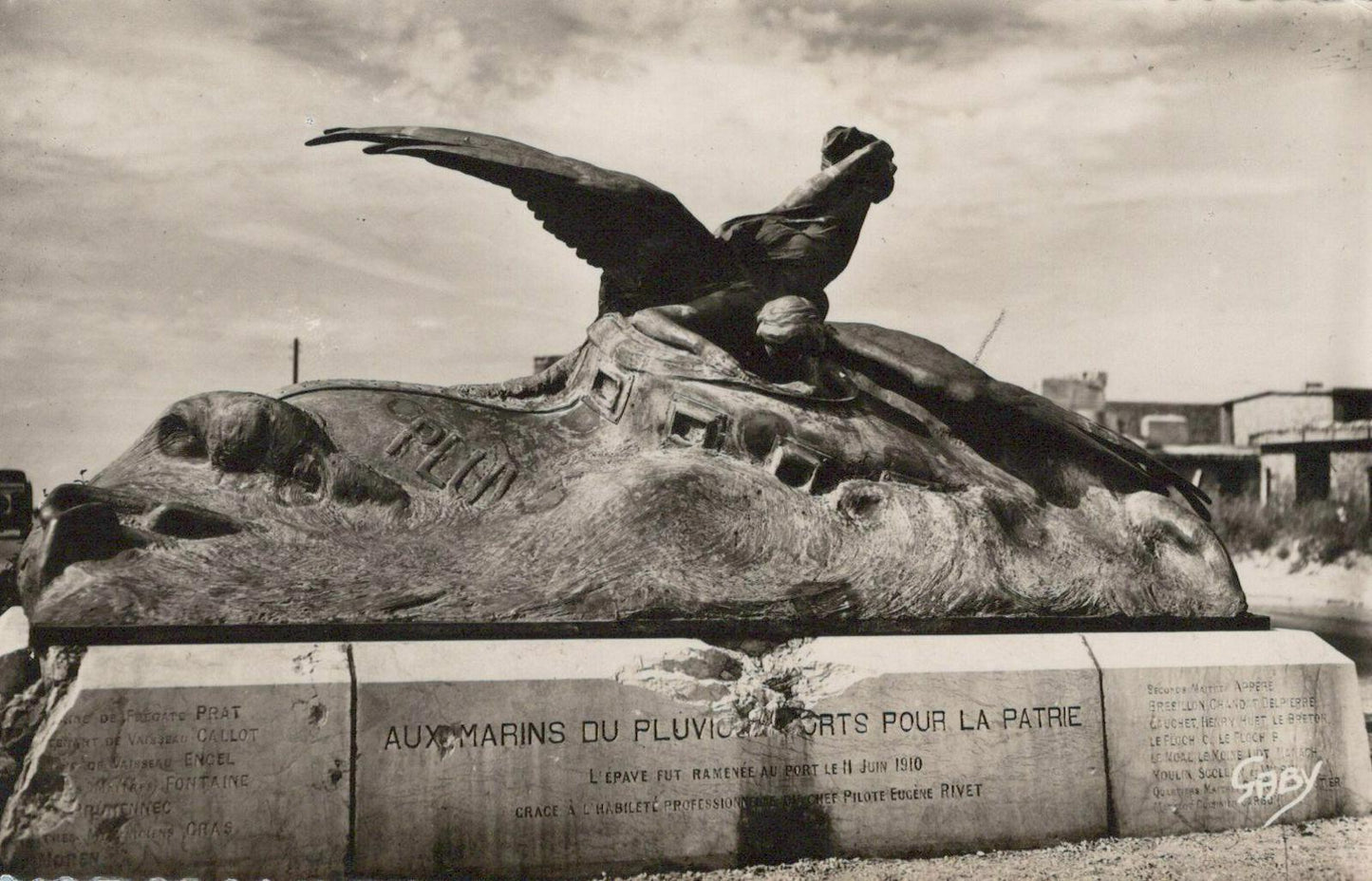 France Postcard - Calais - Monument Du Pluviose   RS22156