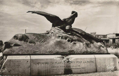 France Postcard - Calais - Monument Du Pluviose   RS22156