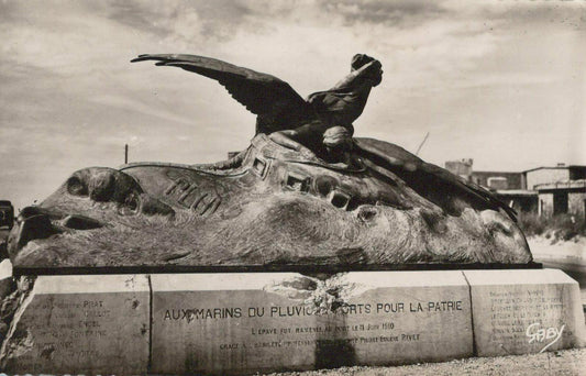 France Postcard - Calais - Monument Du Pluviose   RS22156