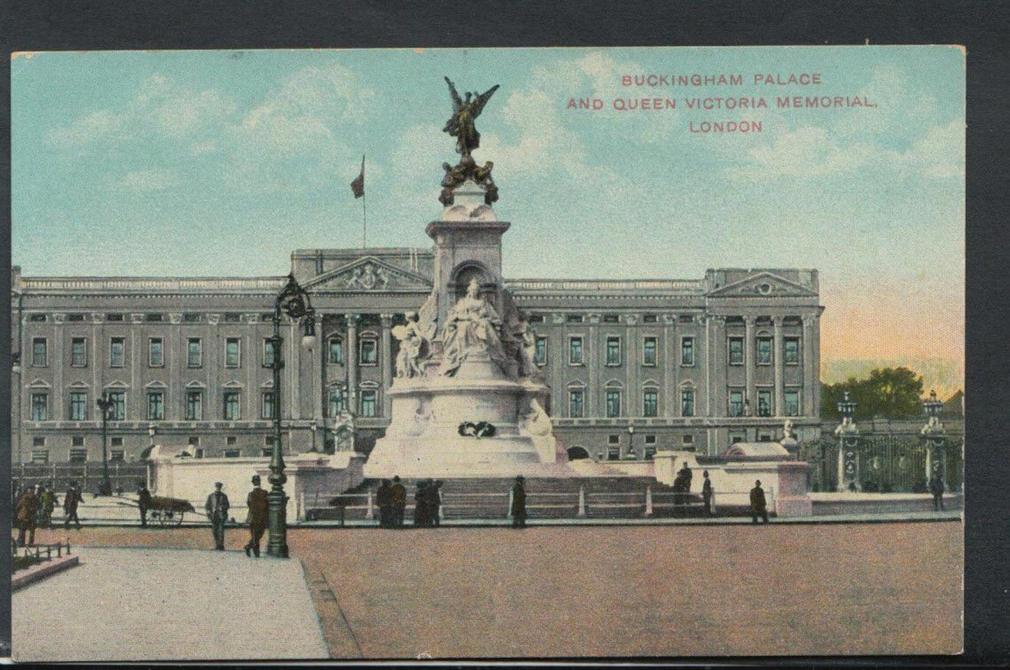 London Postcard - Buckingham Palace & Queen Victoria Memorial   RS10064