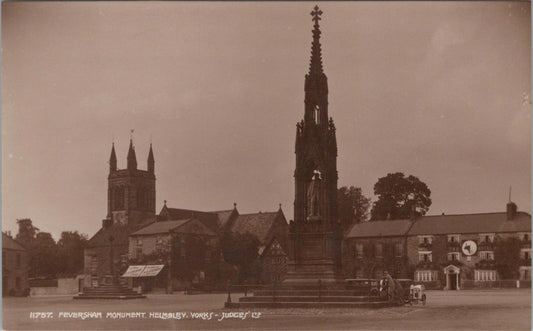 Yorkshire Postcard - Feversham Monument, Helmsley  XT149