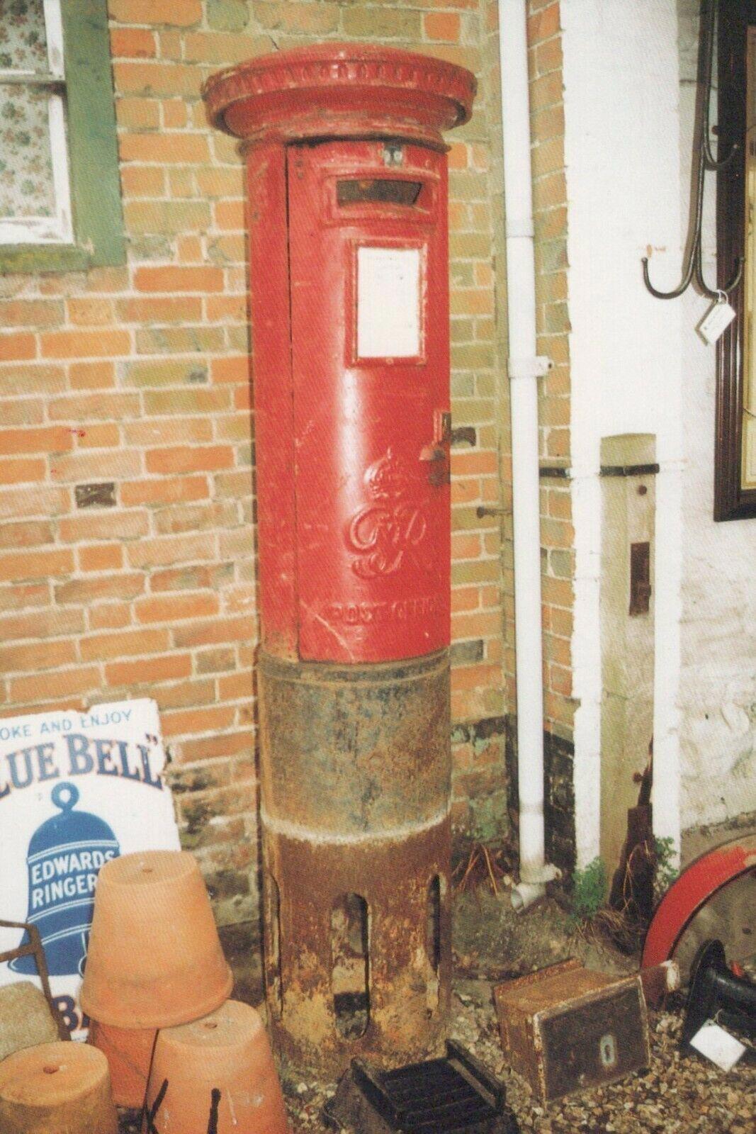 Royal Mail Postcard: Postbox, Below Stairs at Hungerford, Berkshire RR7154