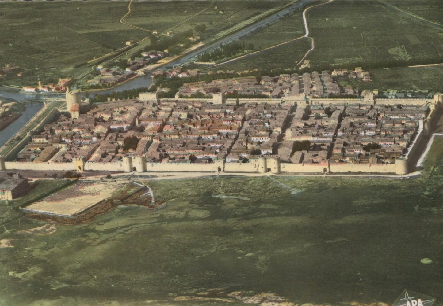 France Postcard - Aerial View of Aigues Mortes (Gard)   RRR343