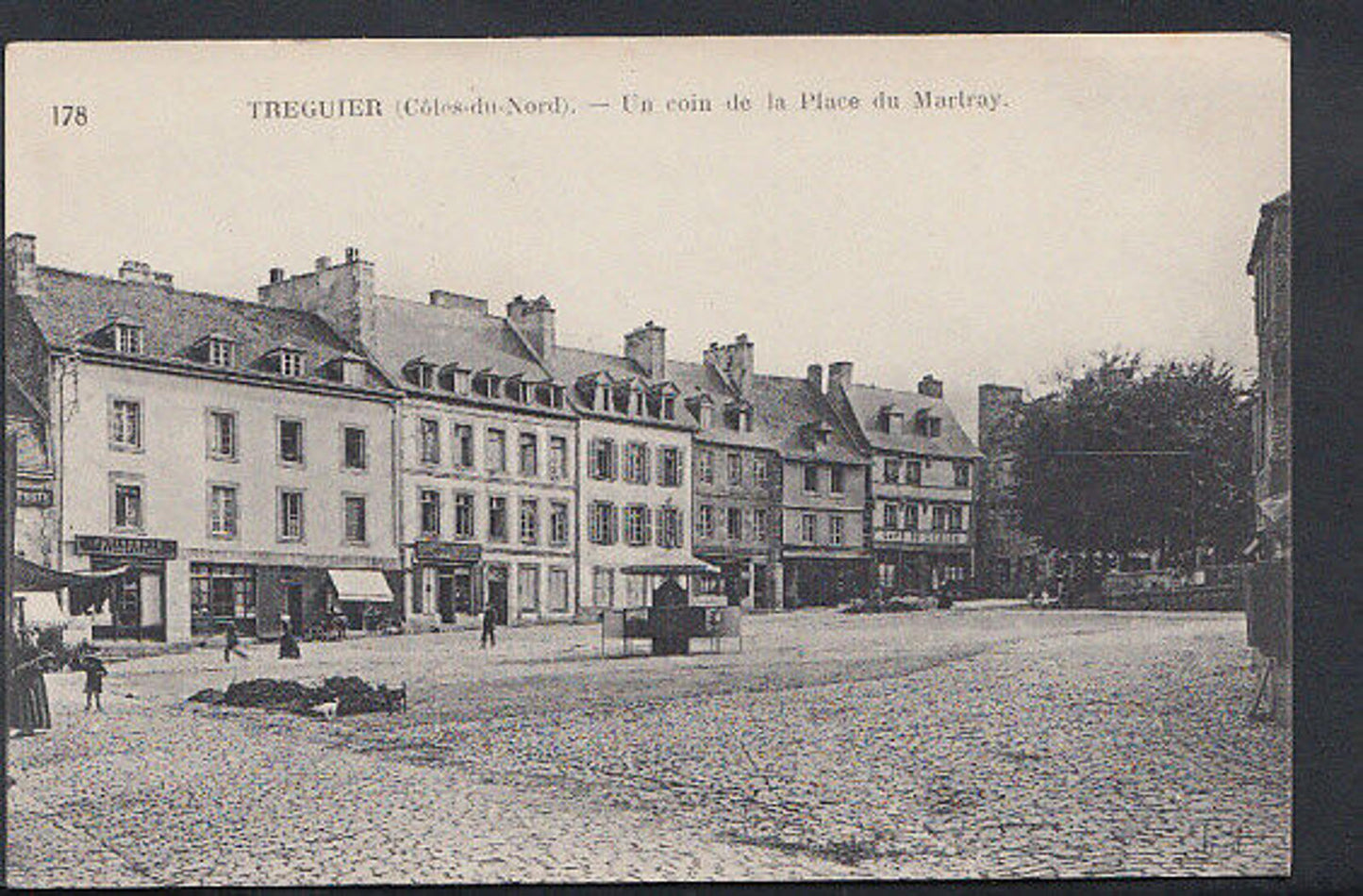 France Postcard - Treguier - Un Coin De La Place Du Martray  RS5207