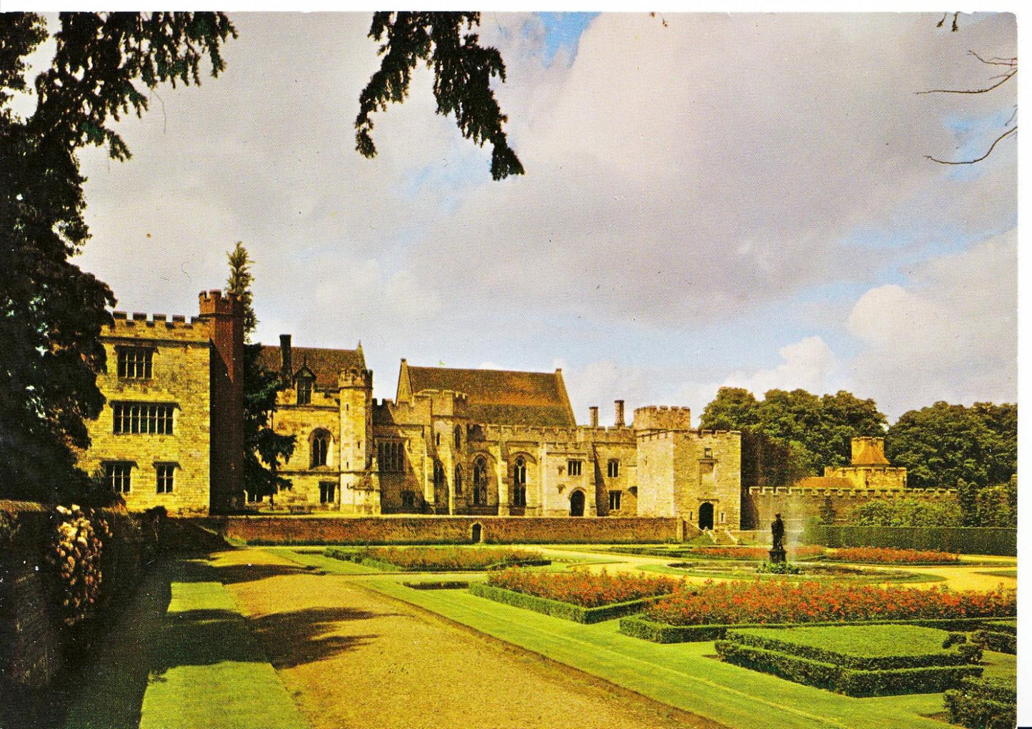 Kent Postcard - Penshurst Place, The South Front    SM118