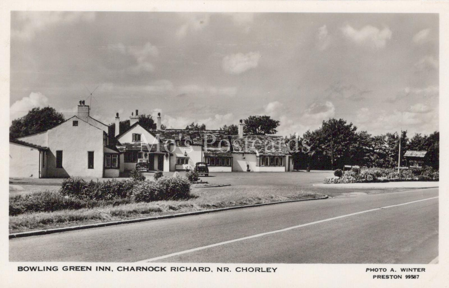 Lancashire Postcard - Bowling Green Inn, Charnock Richard, Nr Chorley XT78
