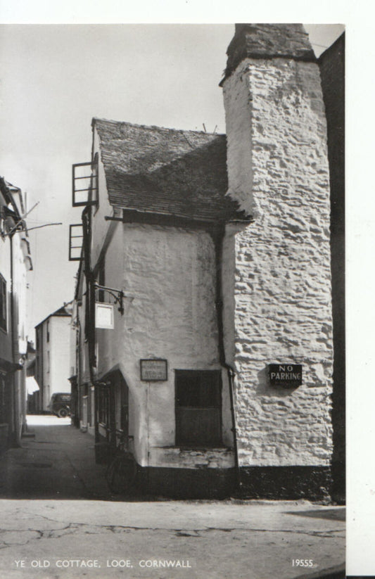 Cornwall Postcard: Smallest House In Great Britain Ye Old Cottage Looe  21227A