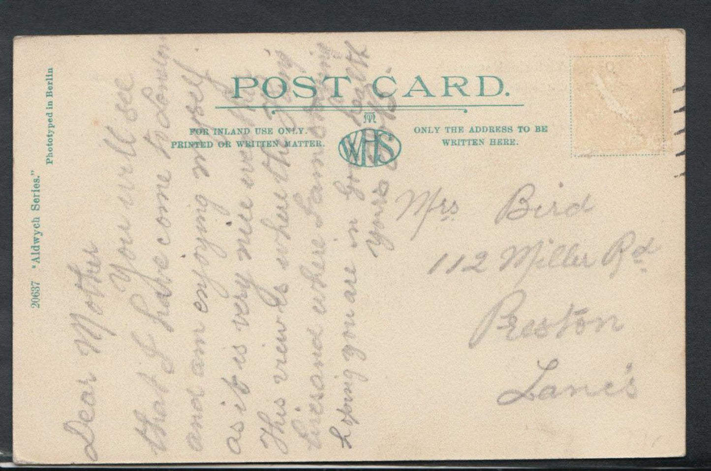 London Postcard - Queen Victoria Memorial Showing Buckingham Palace  RS9949