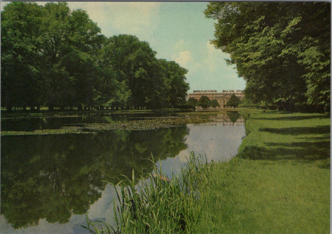 Middlesex Postcard - Hampton Court Palace, The East Front RR16143
