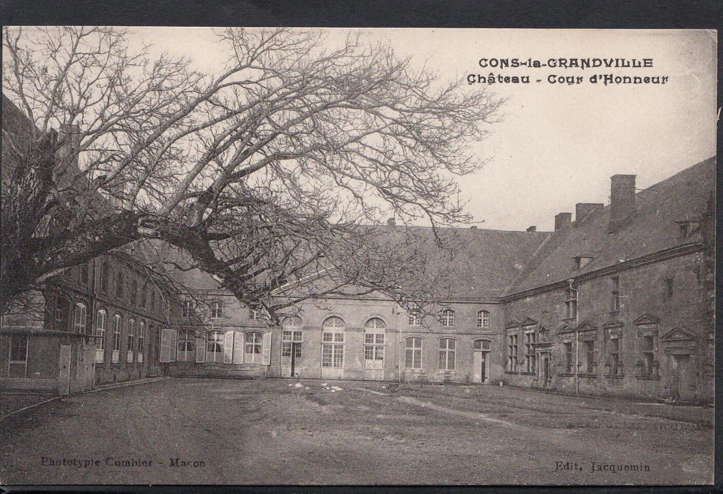 France Postcard - Cons-La-Grandville Chateau, Cour d'Honneur  RS1314