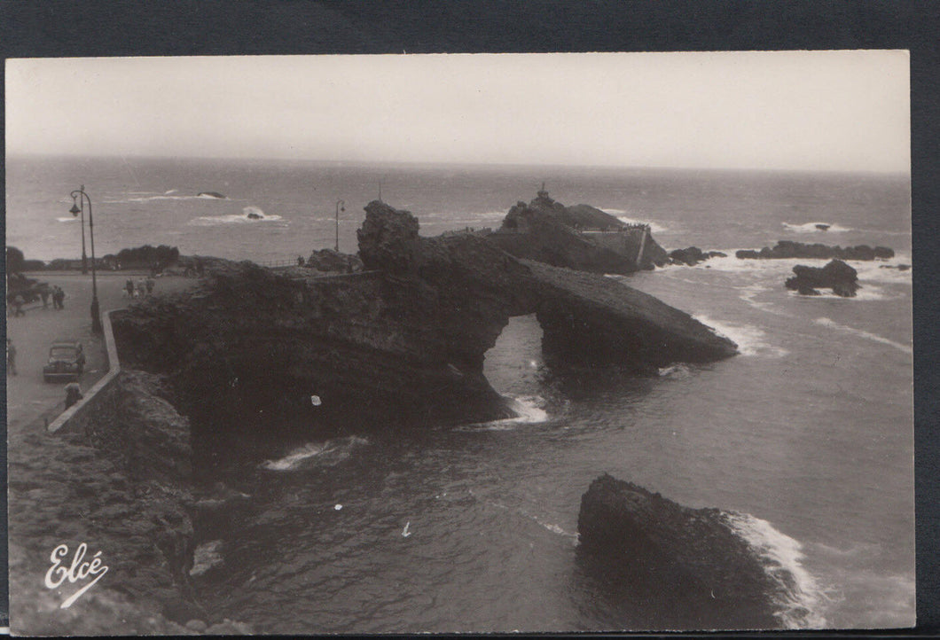 France Postcard - Biarritz - La Roche Percee Et Le Rocher De La Vierge  RS9560