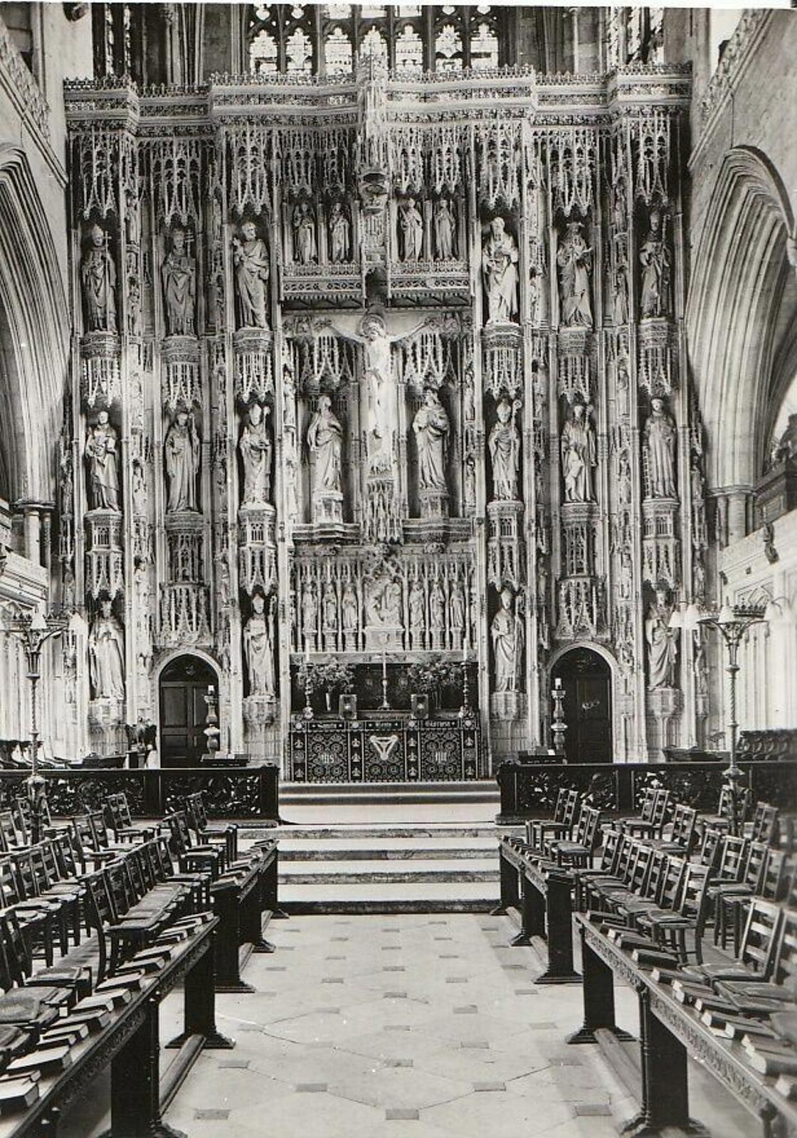 Hampshire Postcard - Winchester Cathedral, The Great Screen  AB310