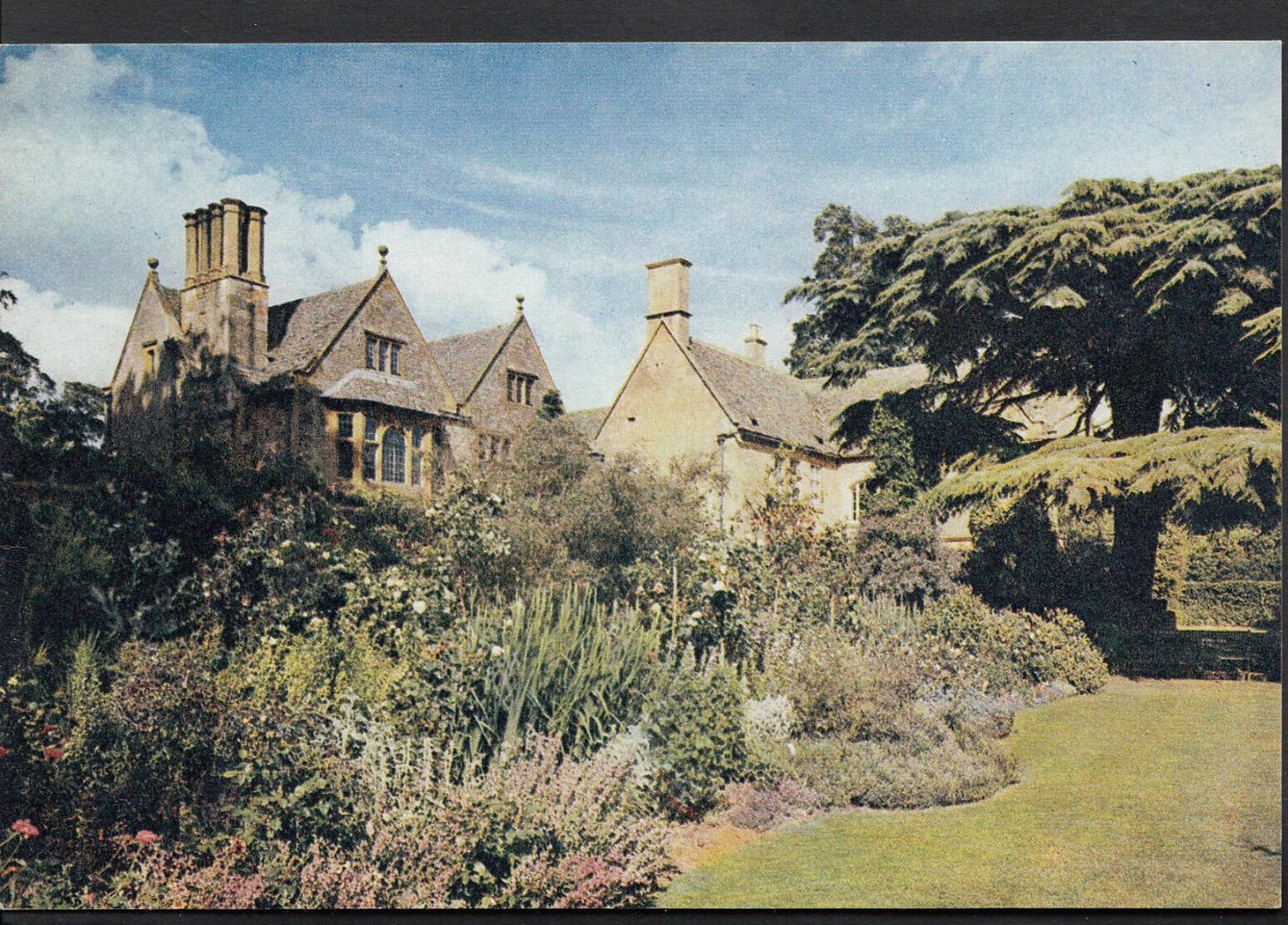 Gloucestershire Postcard - Hidcote Manor Gardens, Hidcote Bartrim   WC332