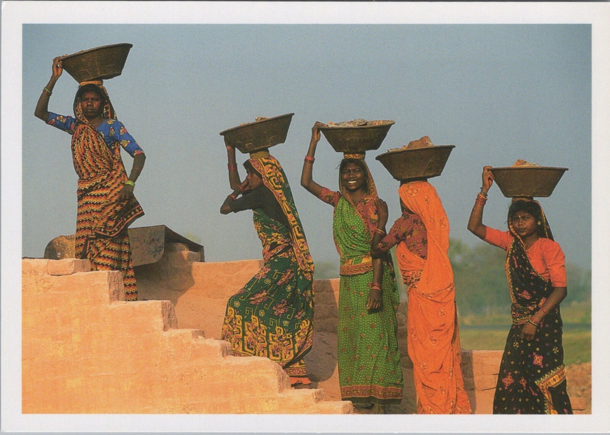 India Postcard: Northern India Women Working Saris Christophe Boisvieux XT4572