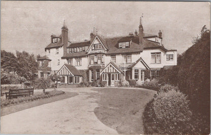 Sussex Postcard: Crowborough Crest Hotel Main Road View Building 1930's XT5037