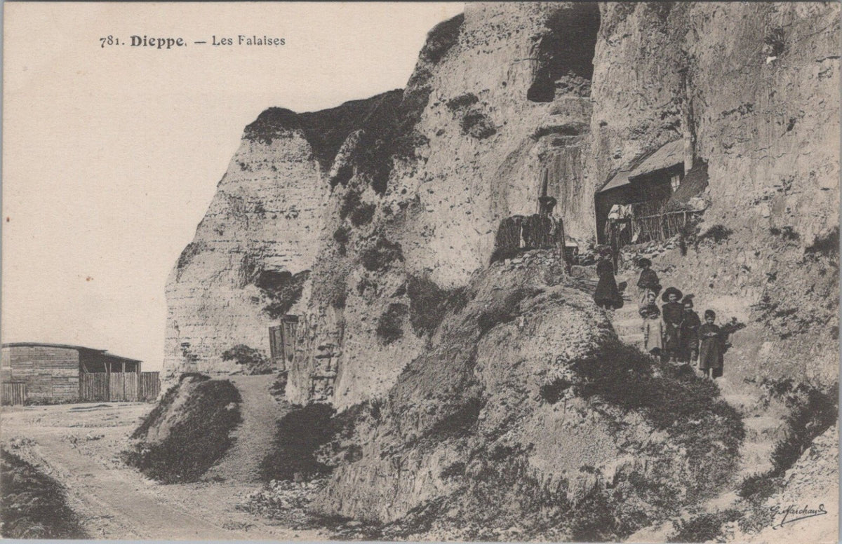 France Postcard: Dieppe Les Falaises, Chalk Cliffs Cave Dwellings 1900's XT5176
