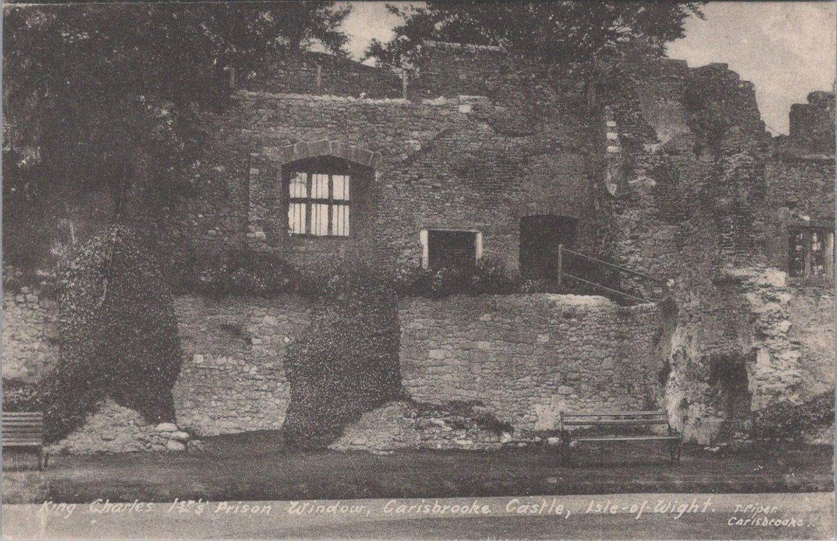 Isle Of Wight Postcard: Carisbrooke Castle, King Charles I Prison Window XT5303
