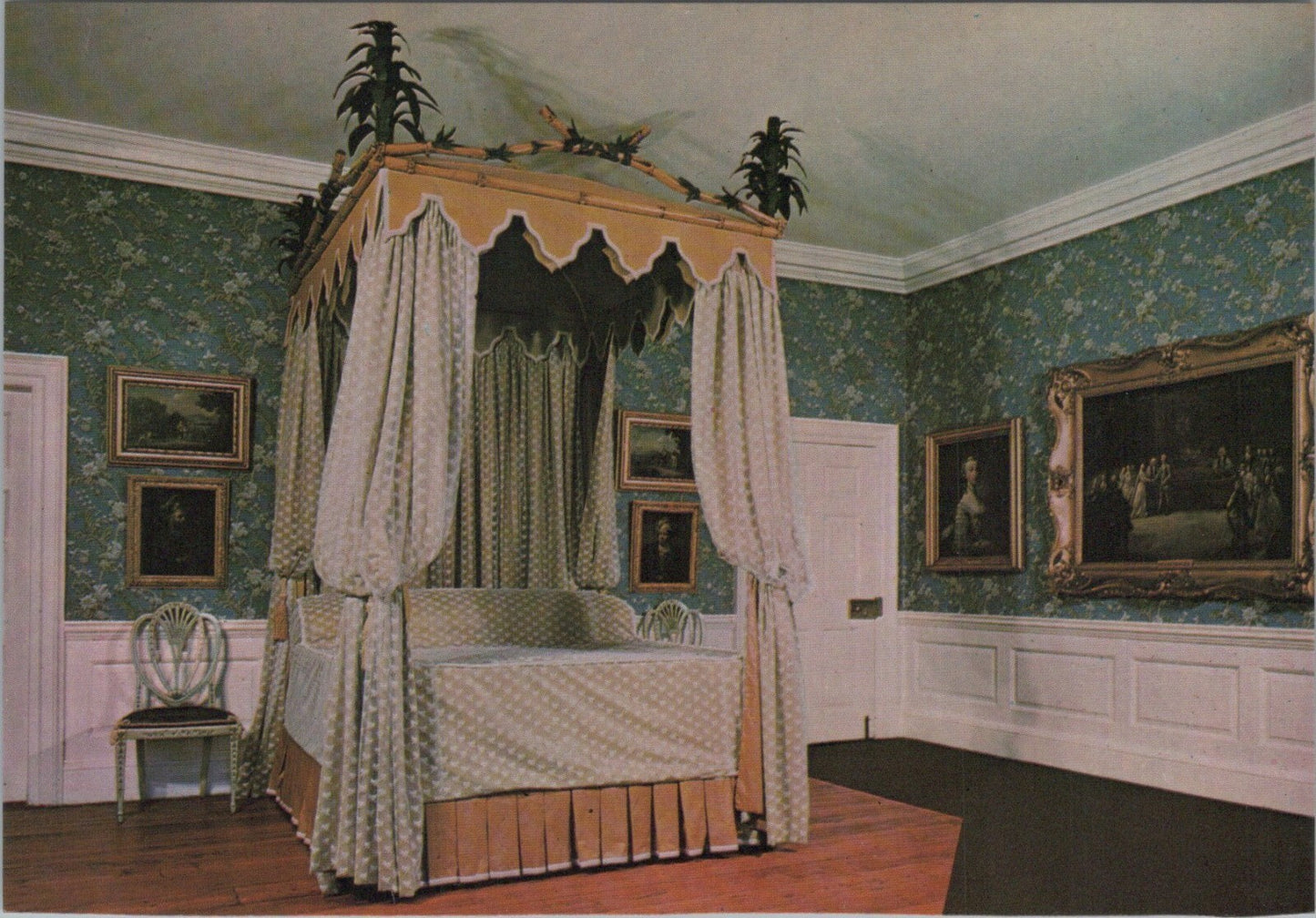 London Postcard: Kew Palace Queen Charlotte Bedchamber Interior Bed XT4514