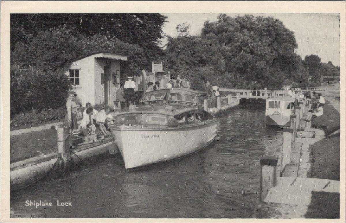 Oxfordshire Postcard: Shiplake Lock River Thames Vega Star Motor Cruiser XT5066