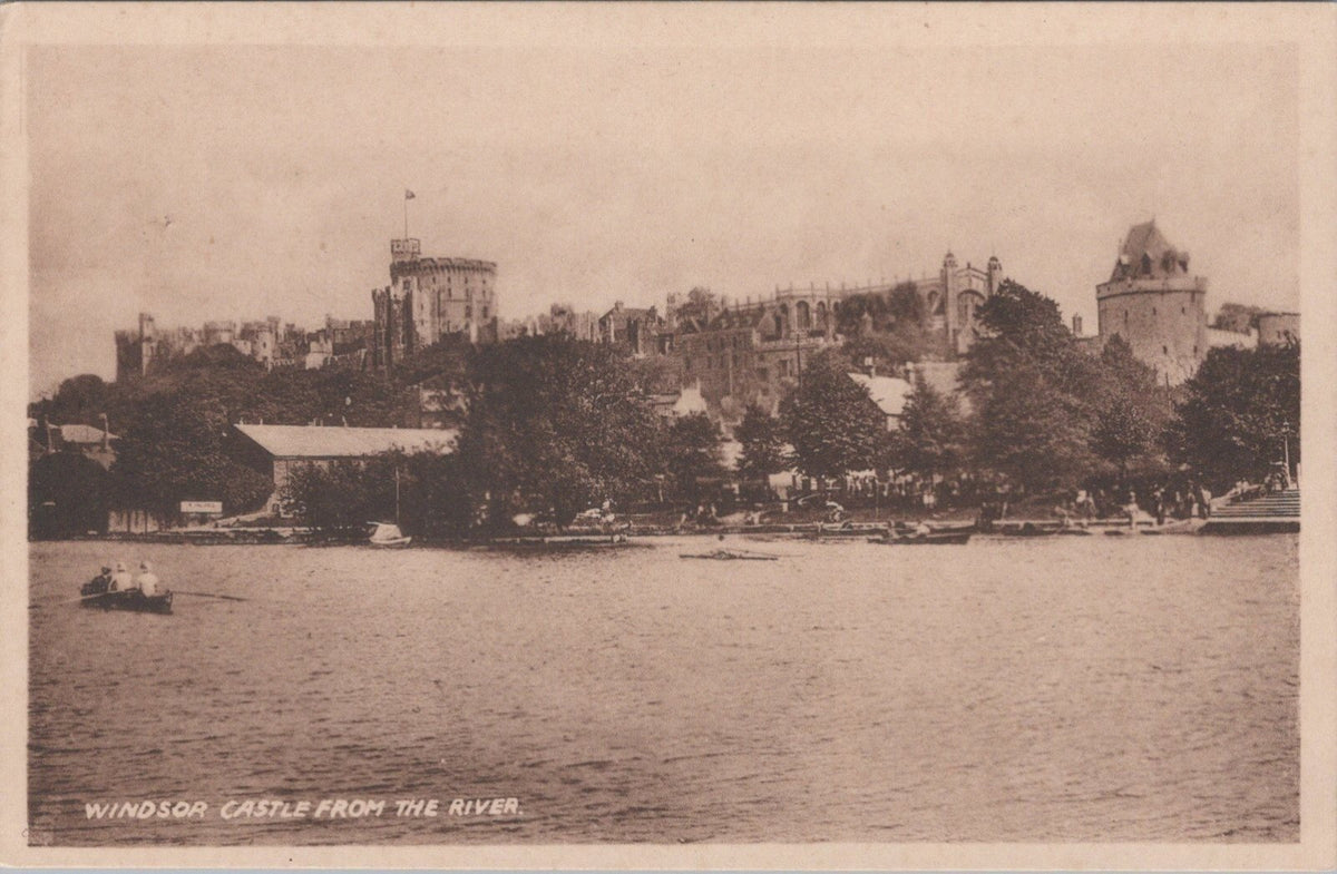 Berkshire Postcard: Windsor Castle From The River Thames View 1920s XT5019