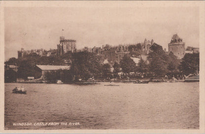 Berkshire Postcard: Windsor Castle From The River Thames View 1920s XT5019