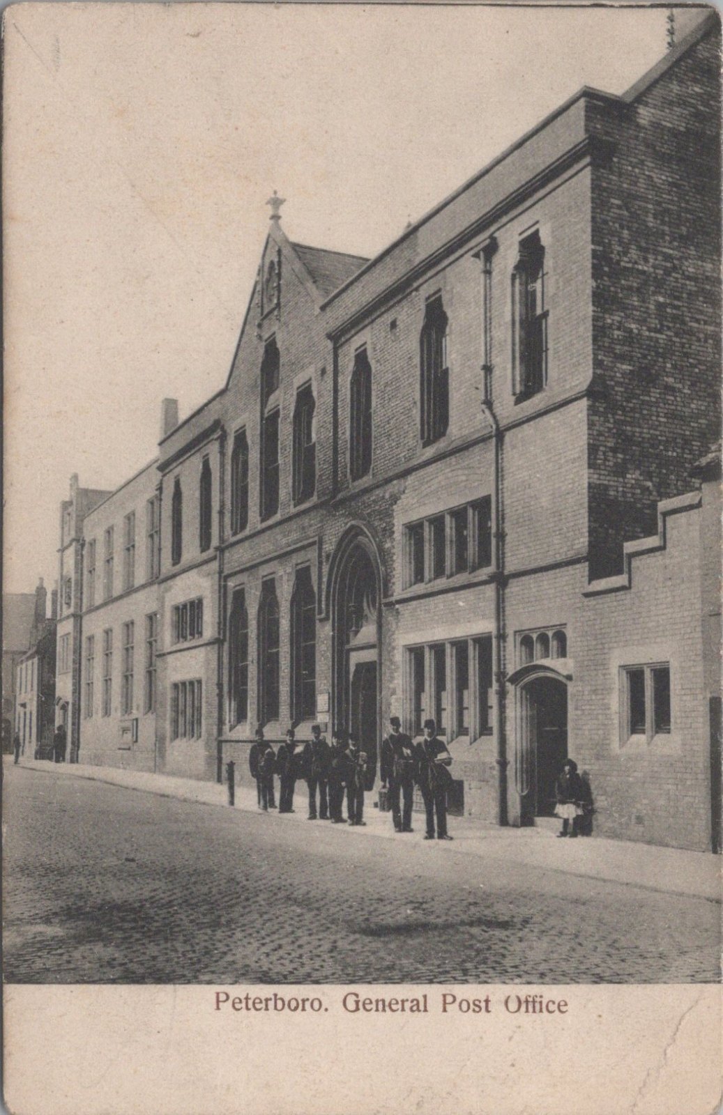 Northamptonshire Postcard: Peterboro General Post Office Staff 1900s XT5578