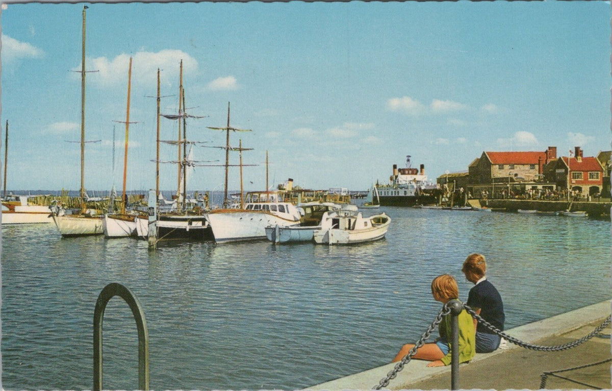 Isle of Wight Postcard: Yarmouth Harbour Norfolk Ferry Boats Yachts 1960s XT5273