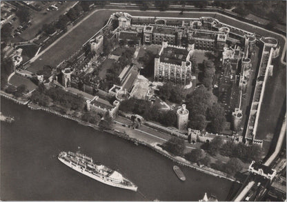 London Postcard:Tower of London Aerial View River Thames White Tower 50's XT4445