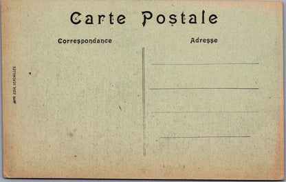 France Postcard: Wormhoudt Rue de Bergues, Street Cart Brick Town 1910's XT5170